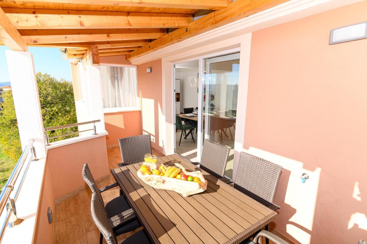 Loni Apartment Trogir Bagian luar foto