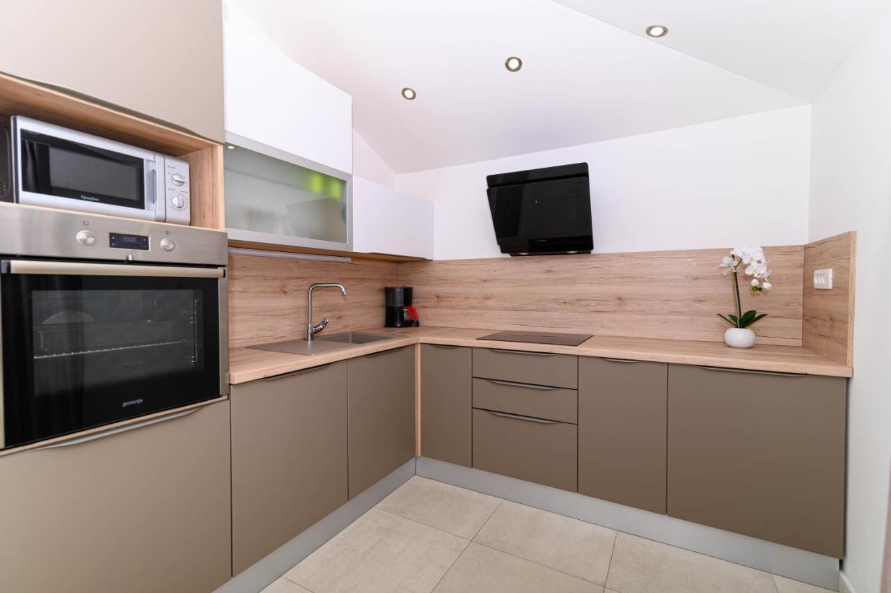 Loni Apartment Trogir Bagian luar foto