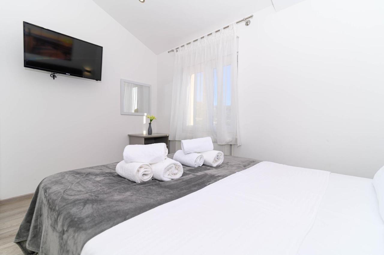 Loni Apartment Trogir Bagian luar foto