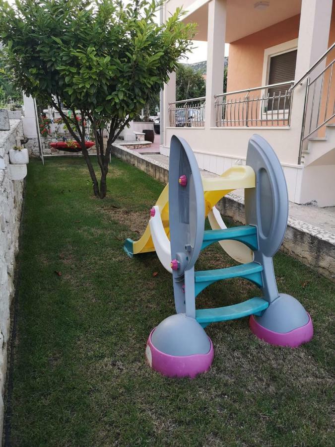 Loni Apartment Trogir Bagian luar foto
